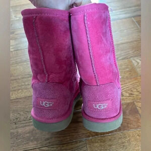 UGG Australia Classic Short Serein Pink Boots #1013259K Youths Sz 4